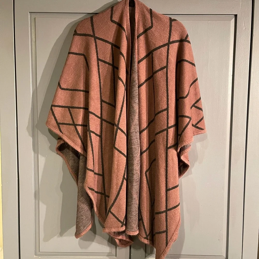 Poncho - Picture 1 of 3